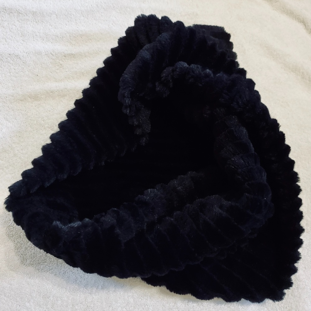 Ann Taylor infinity Faux Fur Scarf - Picture 5 of 10